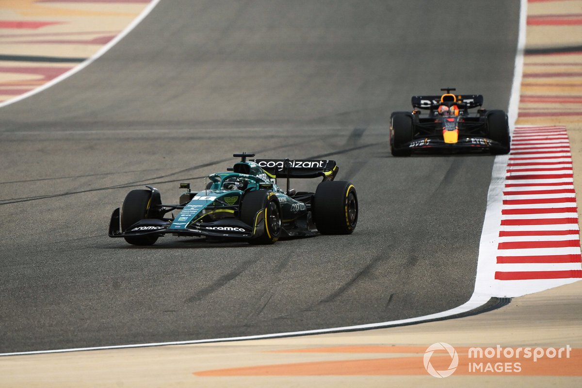 Lance Stroll, Aston Martin AMR22, Max Verstappen, Red Bull Racing RB18