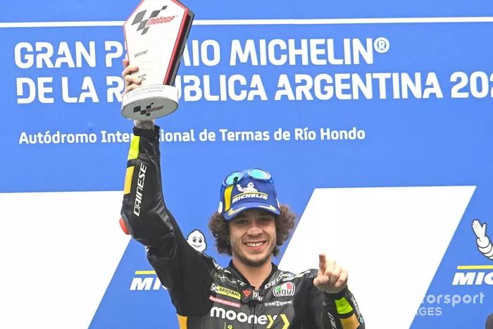 Podio: ganador Marco Bezzecchi, VR46 Racing Team