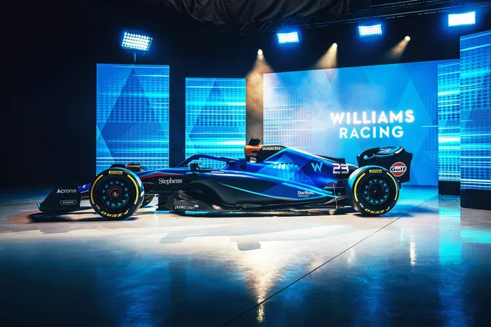 Williams FW44 von 2022 im Design für 2023