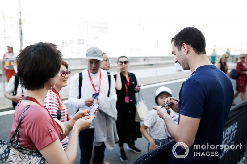 Nicholas Latifi, Dams