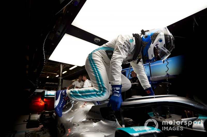Valtteri Bottas, Mercedes AMG F1, entra nella sua auto