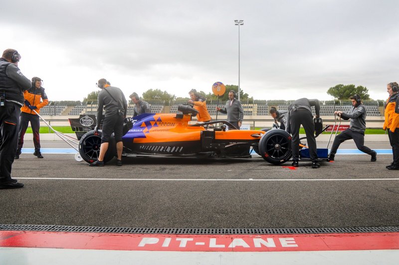 Carlos Sainz Jr., McLaren MCL34 with 2021 18-inch tyres