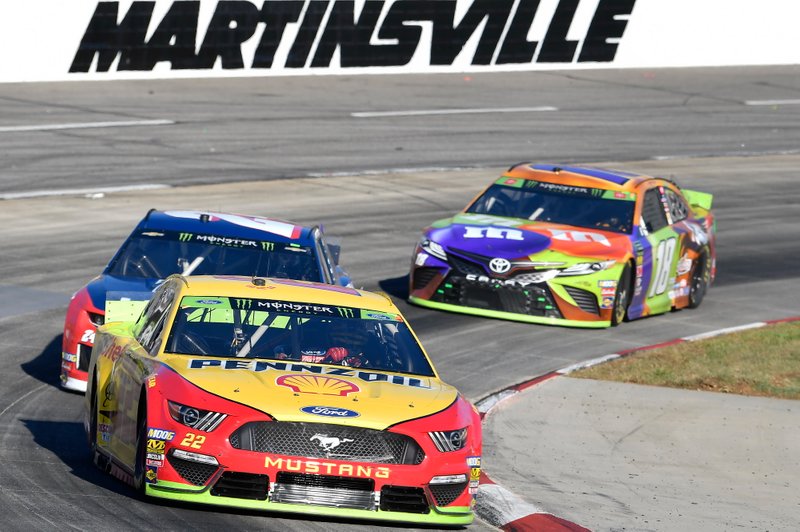 Joey Logano, Team Penske, Ford Mustang Shell Pennzoil, William Byron, Hendrick Motorsports, Chevrolet Camaro Liberty University, Kyle Busch, Joe Gibbs Racing, Toyota Camry M&M's Halloween