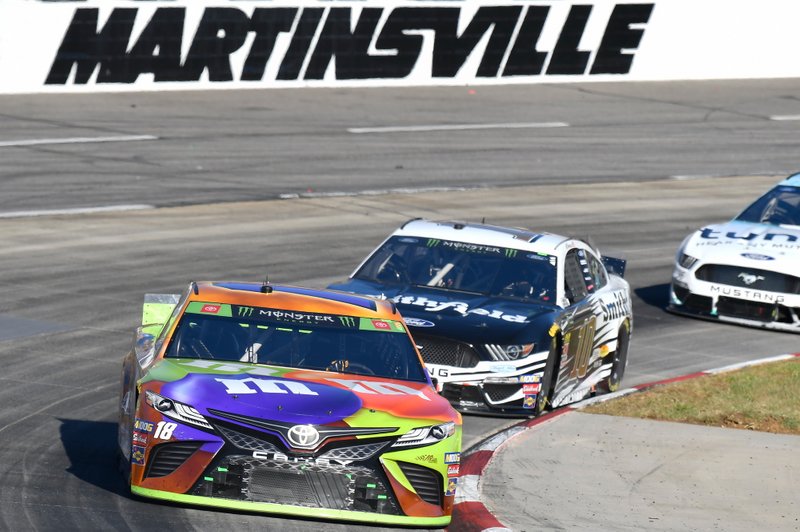 Kyle Busch, Joe Gibbs Racing, Toyota Camry M&M's Halloween, Aric Almirola, Stewart-Haas Racing, Ford Mustang Smithfield