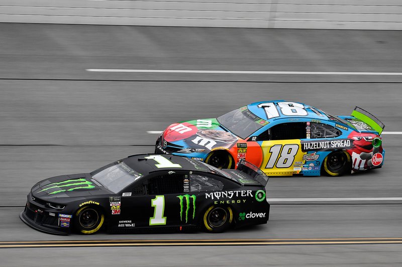 Kurt Busch, Chip Ganassi Racing, Chevrolet Camaro Monster Energy and Kyle Busch, Joe Gibbs Racing, Toyota Camry M&M's Hazelnut