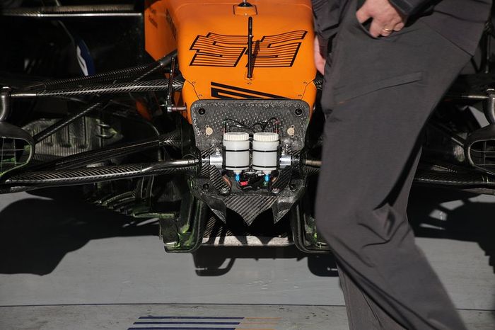 Delantera del McLaren MCL35

