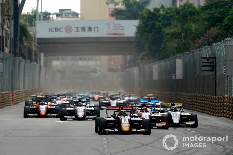 Partenza, Jüri Vips, Hitech Grand Prix in testa