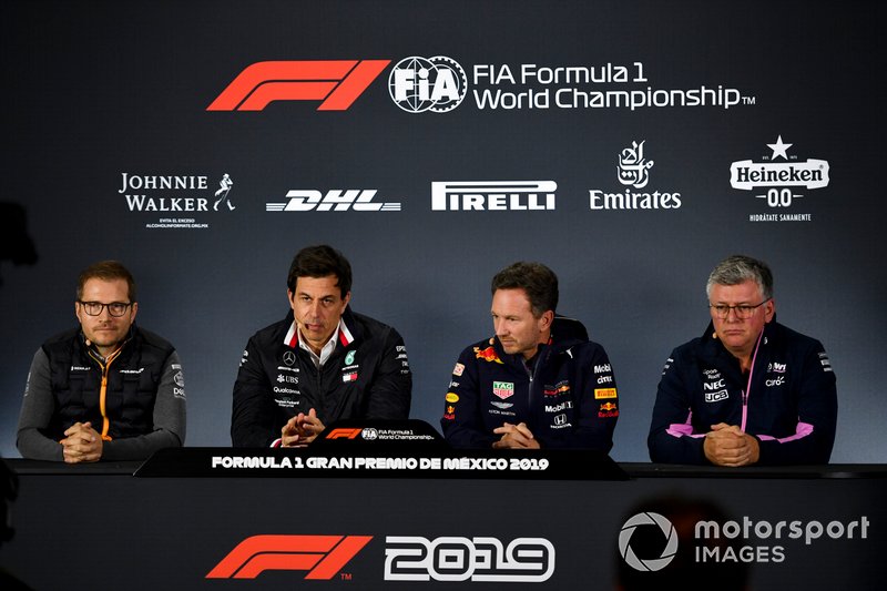 Andreas Seidl, Director, McLaren, Toto Wolff, Director Ejecutivo (Negocios), Mercedes AMG, Christian Horner, Director de Equipo, Red Bull Racing y Otmar Szafnauer, Director de Equipo y CEO, Racing Point en la Conferencia de Prensa