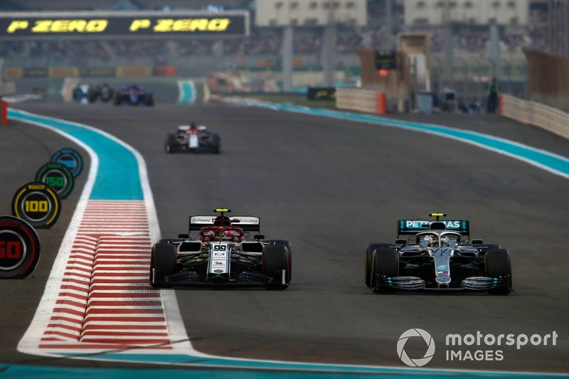 Valtteri Bottas, Mercedes AMG W10, sorpassa Antonio Giovinazzi, Alfa Romeo Racing C38