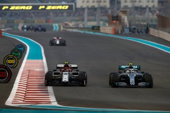 Valtteri Bottas, Mercedes AMG W10, sorpassa Antonio Giovinazzi, Alfa Romeo Racing C38
