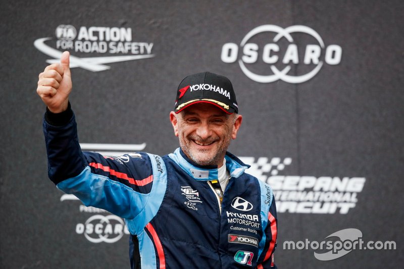 Podium: Gabriele Tarquini, BRC Hyundai N Squadra Corse Hyundai i30 N TCR