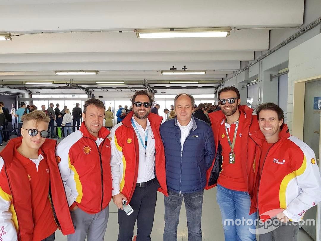 Gianluca Petecof, Vicente Sfeir, Átila Abreu e Ricardo Zonta com o ex-piloto de F1 Gerhard Berger