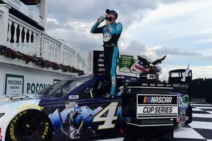 Race Winner Kevin Harvick, Stewart-Haas Racing, Ford Mustang