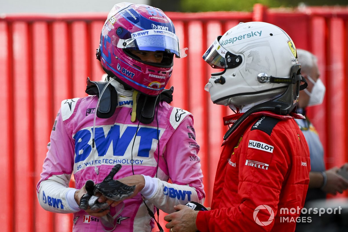 Lance Stroll, Racing Point, et Sebastian Vettel, Ferrari, parlent dans le parc fermé après la course