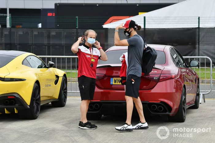 Antonio Giovinazzi, Alfa Romeo sale de su Giulia con Josef Leberer