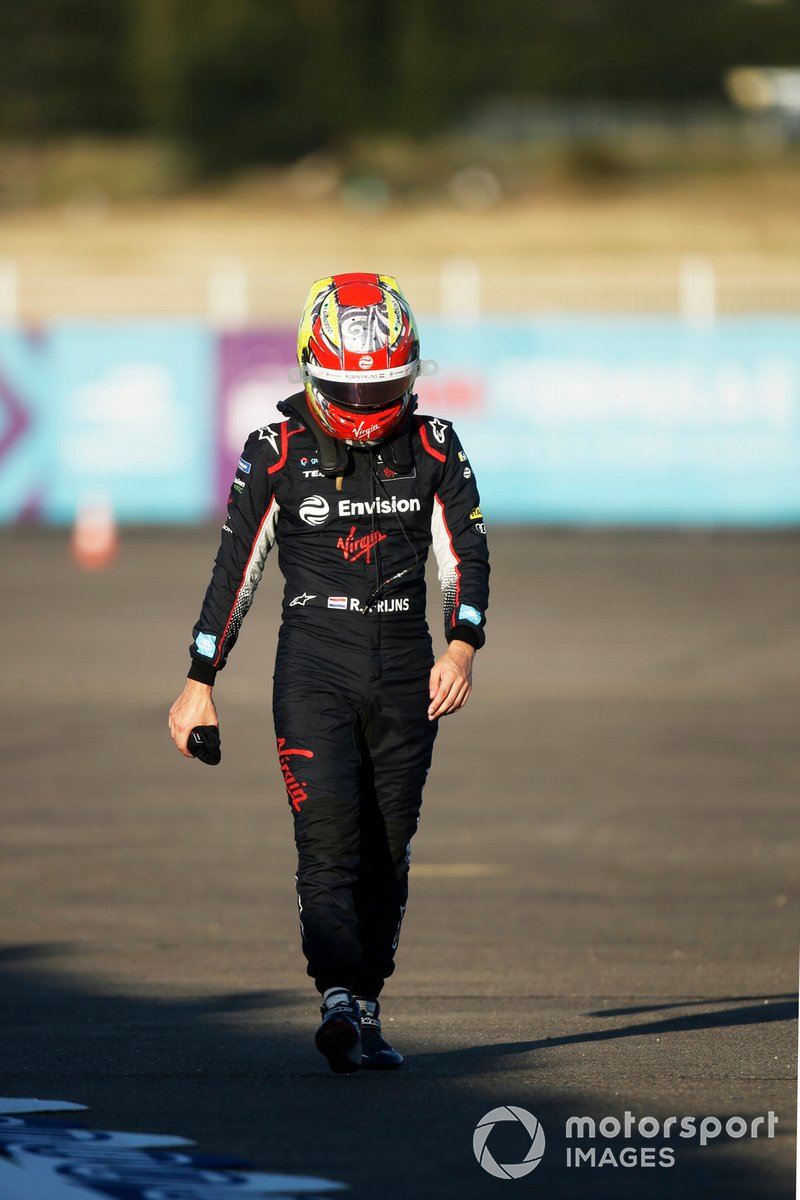 Robin Frijns, Envision Virgin Racing, torna ai box dopo un incidente