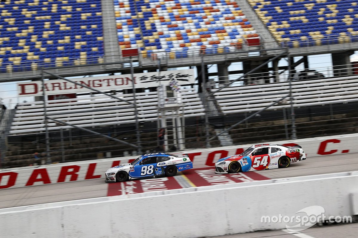 Chase Briscoe, Stewart-Haas Racing Ford, Kyle Busch, Joe Gibbs Racing Toyota
