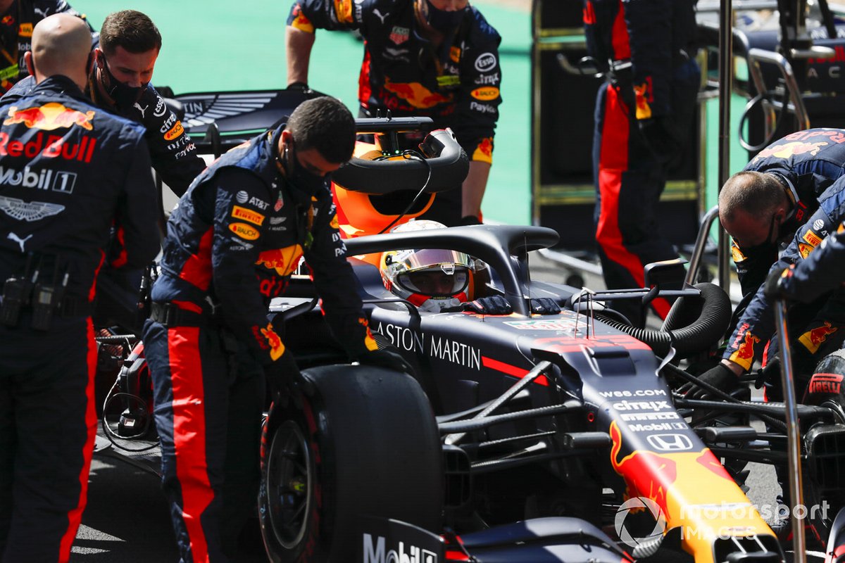 Max Verstappen, Red Bull Racing RB16, arrives on the grid