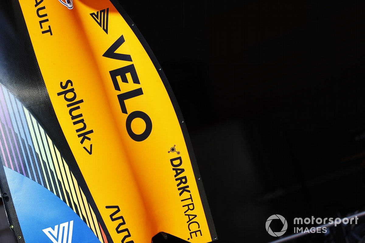 Detalle de la carrocería de McLaren y la marca Velo