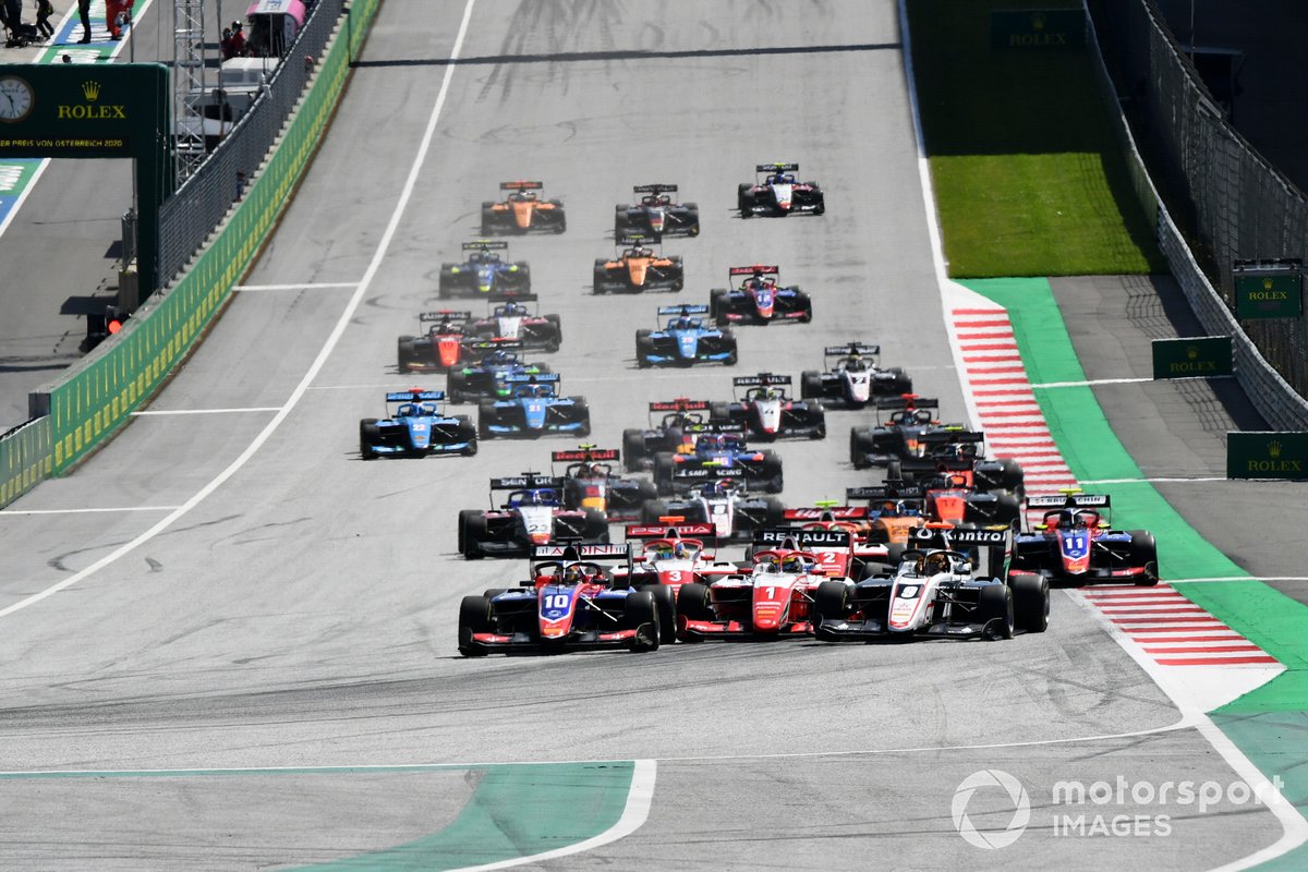 Lirim Zendeli, Trident and Sebastian Fernandez, ART Grand Prix at the start of the race