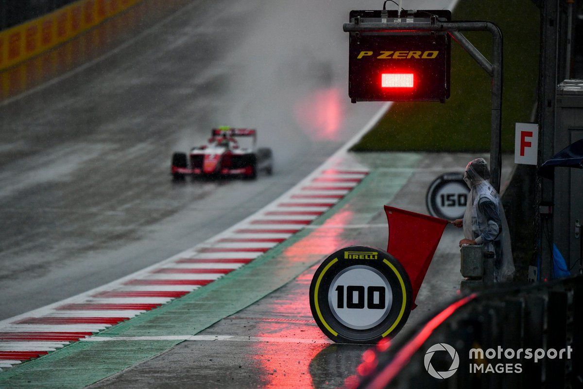 Frederik Vesti, Prema Racing, pasa delante de una bandera roja