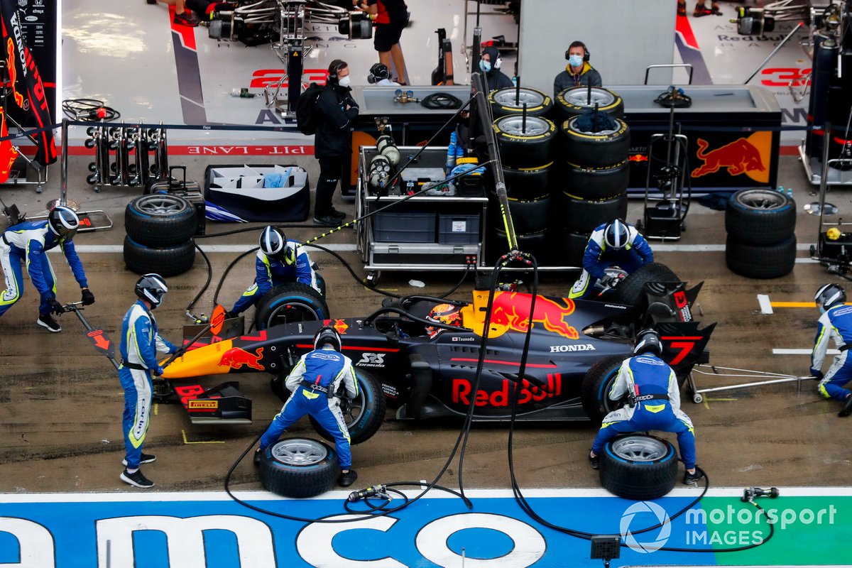 Yuki Tsunoda, Carlin pit stop