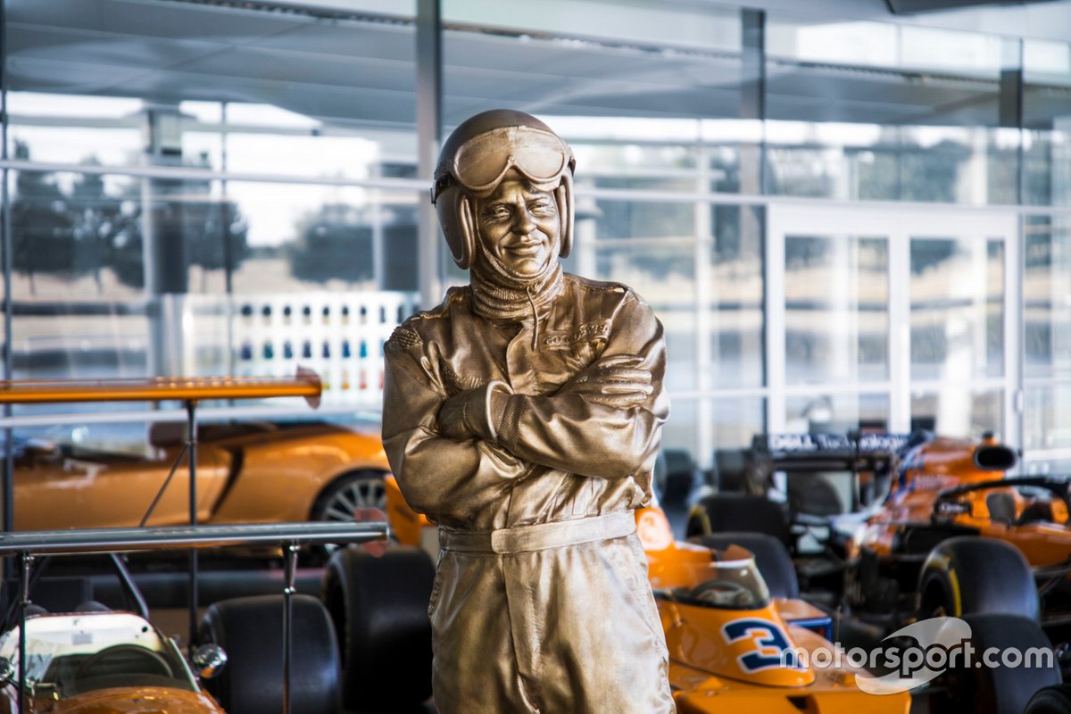 Bruce McLaren statue