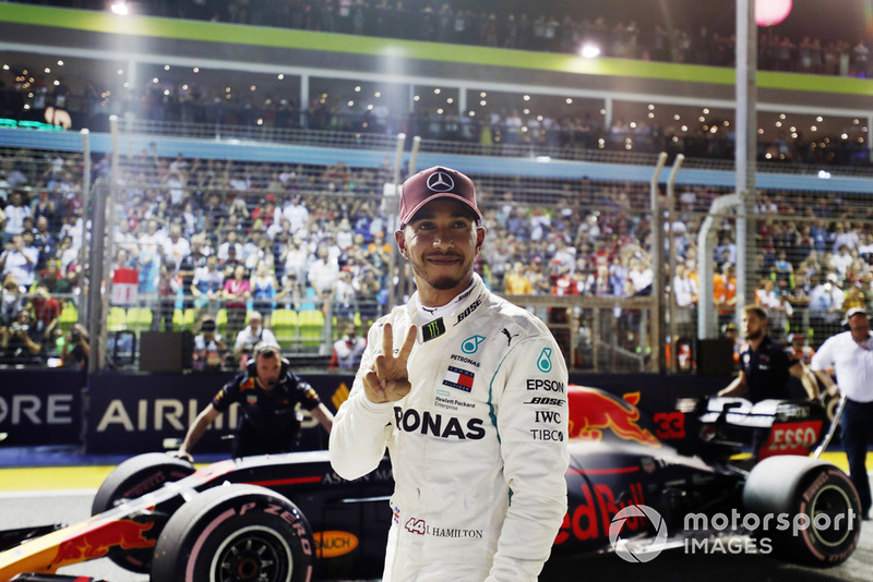 Lewis Hamilton, Mercedes AMG F1 W09 EQ Power+, radość po zdobyciu pole position