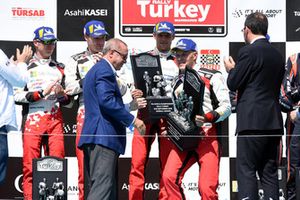 Ganador de la carrera Ott Tänak, Toyota Gazoo Racing, Recep Tayyip Erdoğan, Presidente de Turquía