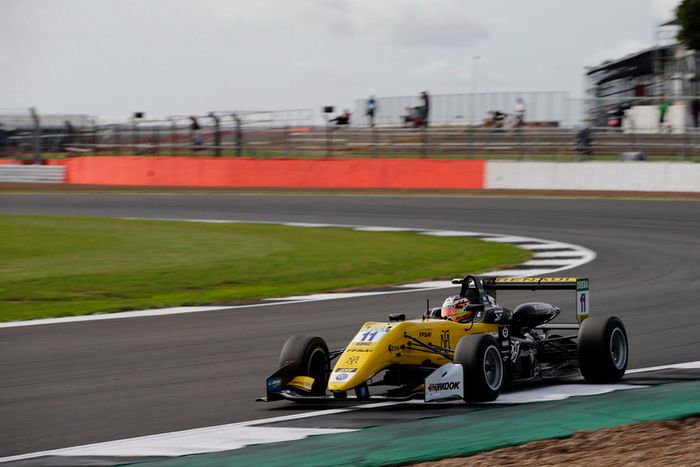 El 2018 de Sacha Fenestraz en imágenes: