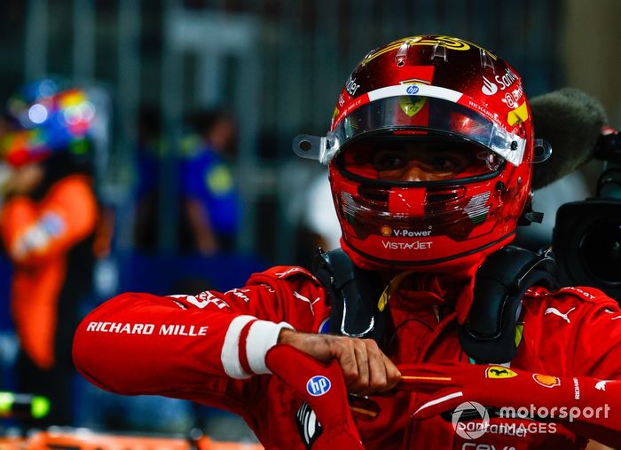 Carlos Sainz, Scuderia Ferrari, llega al Parc Ferme tras la clasificación