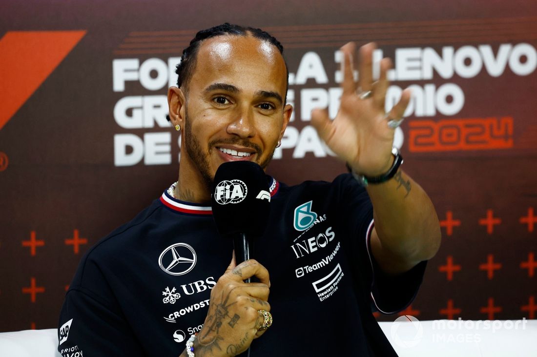 Lewis Hamilton, equipo Mercedes-AMG F1, en la rueda de prensa 