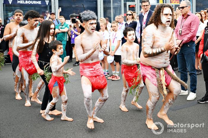 Un intérprete de Welcome to Country