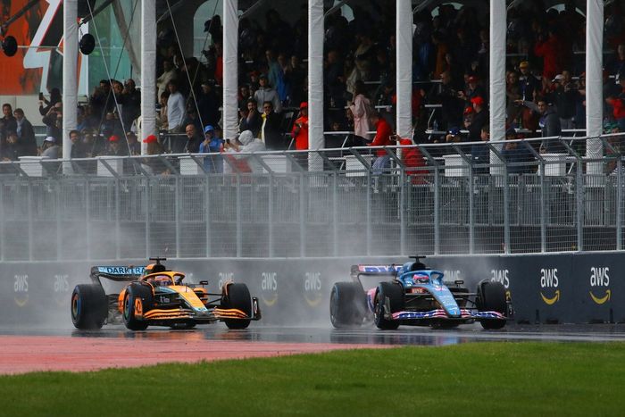 Fernando Alonso, Alpine A522, Daniel Ricciardo, McLaren MCL36