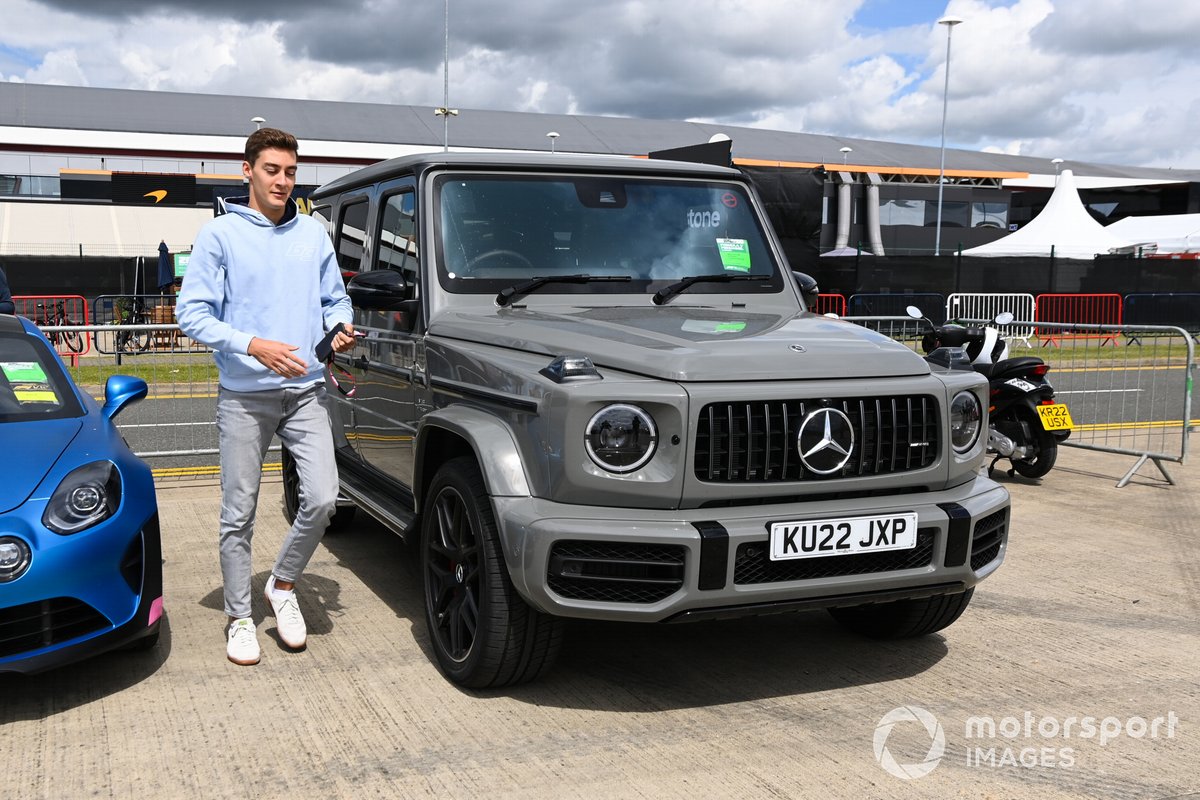 George Russell, Mercedes-AMG, tiba dengan Mercedes G-Class atau G-Wagen