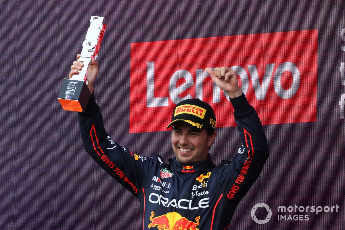 Podio: segundo lugar Sergio Pérez, Red Bull