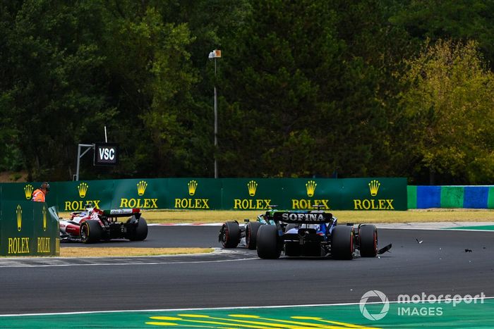 Valtteri Bottas, Alfa Romeo C42, Lance Stroll, Aston Martin AMR22, Alex Albon, Williams FW44