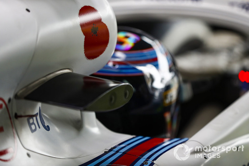 Un coquelicot sur la prise d'air de la voiture de Lance Stroll, Williams Racing