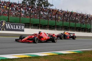 Sebastian Vettel, Ferrari SF71H and Daniel Ricciardo, Red Bull Racing RB14 battle