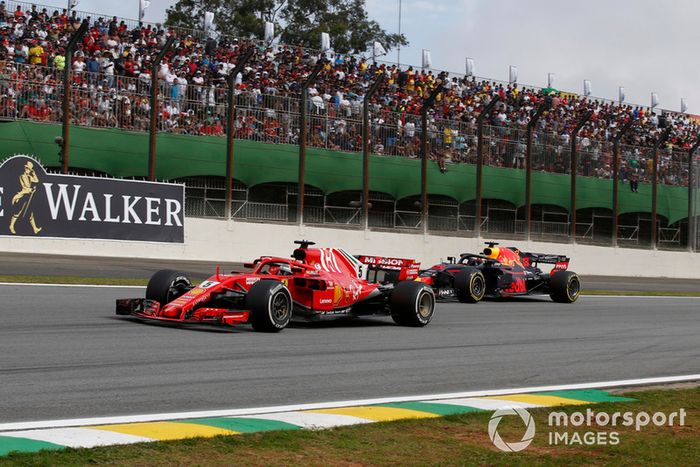 Sebastian Vettel, Ferrari SF71H y Daniel Ricciardo, Red Bull Racing RB14 