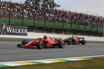 Sebastian Vettel, Ferrari SF71H and Daniel Ricciardo, Red Bull Racing RB14 battle