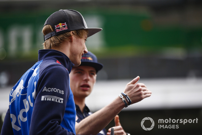 Brendon Hartley, Toro Rosso, y Max Verstappen, Red Bull Racing.