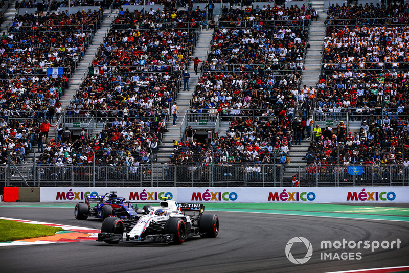 Sergey Sirotkin, Williams FW41, leads Brendon Hartley, Toro Rosso STR13