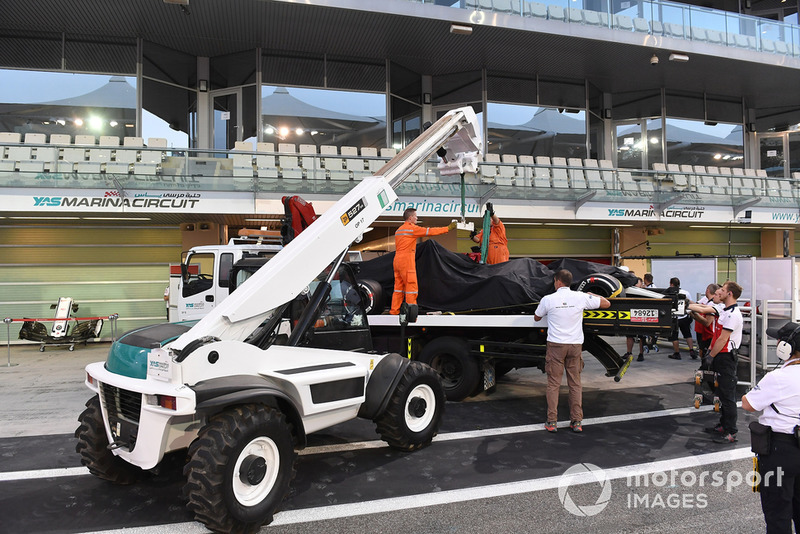 The car of Kimi Raikkonen, Sauber C37 is recovered to the pits