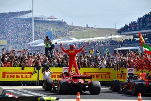 Racewinnaar Kimi Raikkonen, Ferrari SF71H in Parc Ferme 