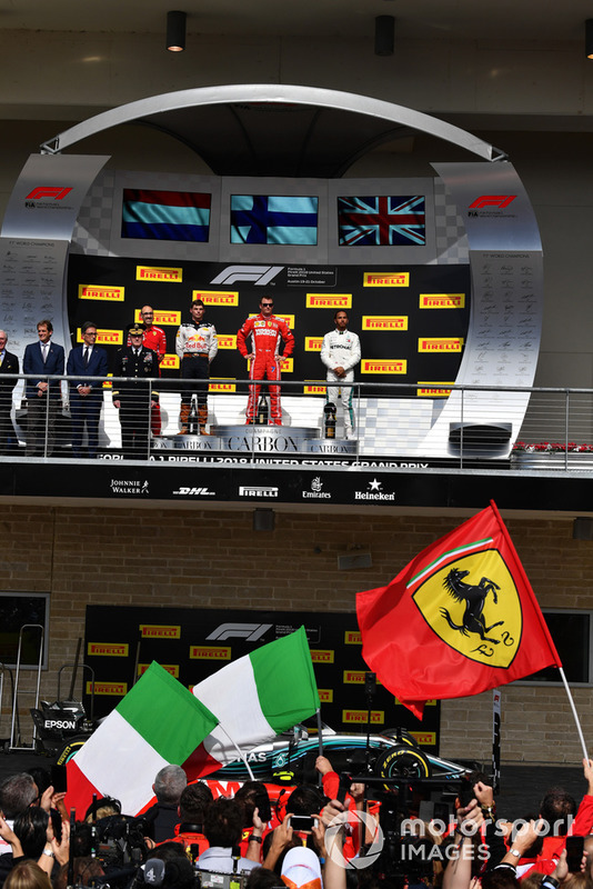 (L to R): Max Verstappen, Red Bull Racing, Kimi Raikkonen, Ferrari and Lewis Hamilton, Mercedes AMG F1 on the podium