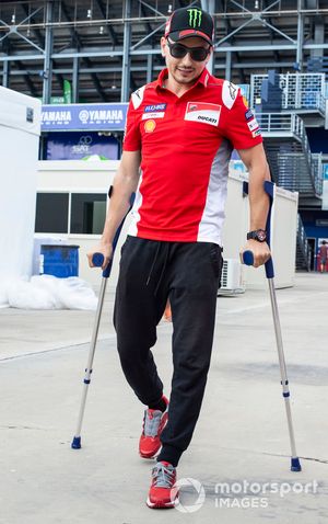 Jorge Lorenzo, Ducati Team, auf Krücken
