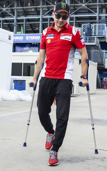 Jorge Lorenzo, Ducati Team, auf Krücken