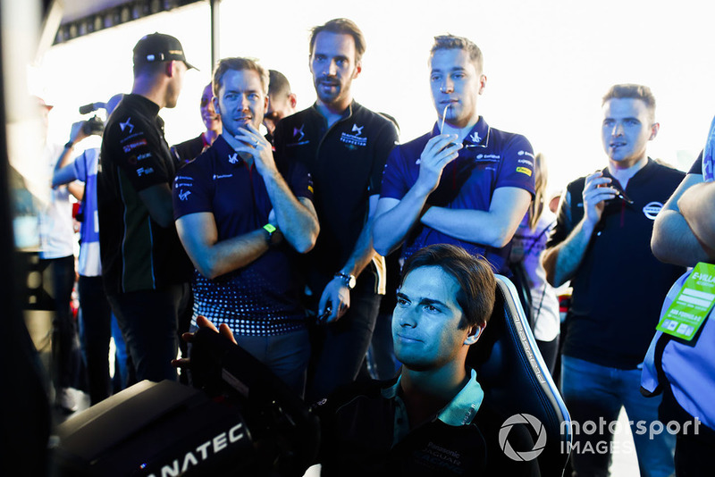 Sam Bird, Envision Virgin Racing, Andre Lotterer, DS TECHEETAH, Jean-Eric Vergne, DS TECHEETAH, Robin Frijns, Envision Virgin Racing, Oliver Rowland, Nissan e.Dams, watch Nelson Piquet Jr., Panasonic Jaguar Racing, on the eRace simulators