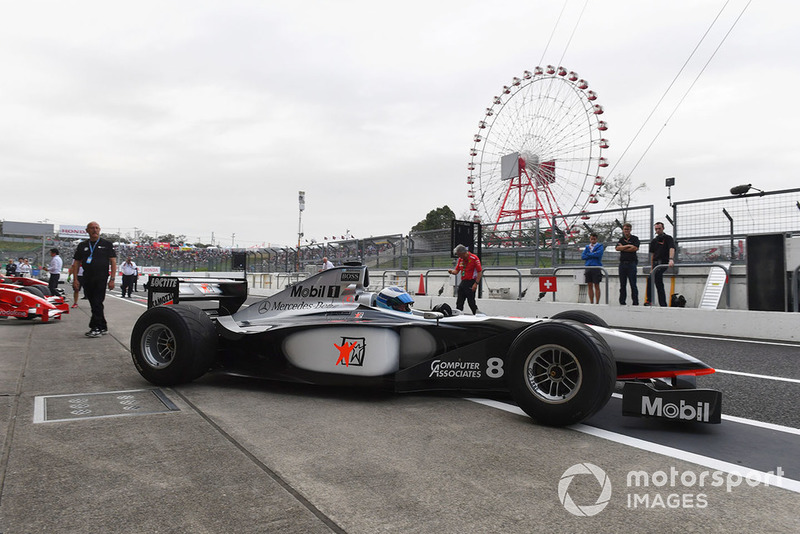 Мика Хаккинен, McLaren MP4-13, Legends F1 30th Anniversary Lap Demonstration